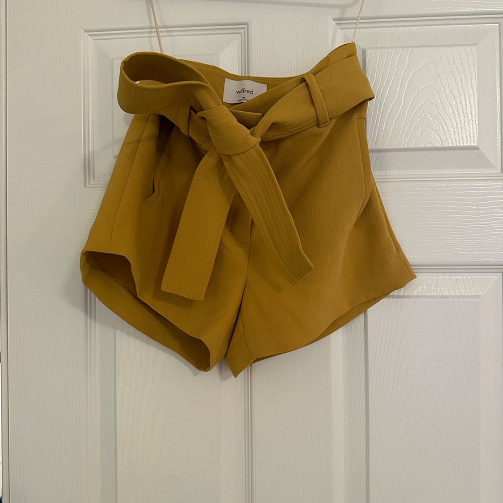 Aritzia wilfred belted crepe tie front high waist shorts size 00